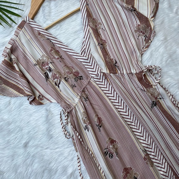 🌻Cotton printed midi dress with adjustable lace.
🌻bust-36
🌻length-50 - Picture 3 of 6